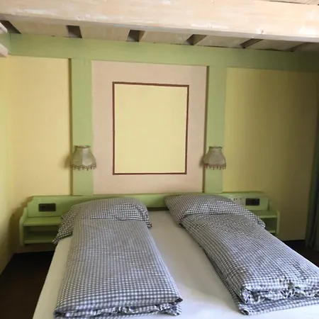 לינה וארוחת בוקר In Seefeld *