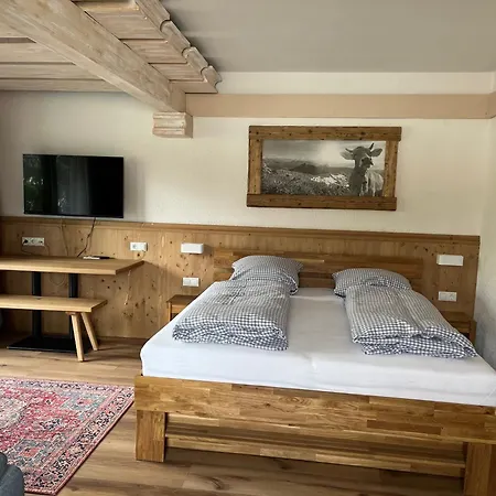 לינה וארוחת בוקר In Seefeld *