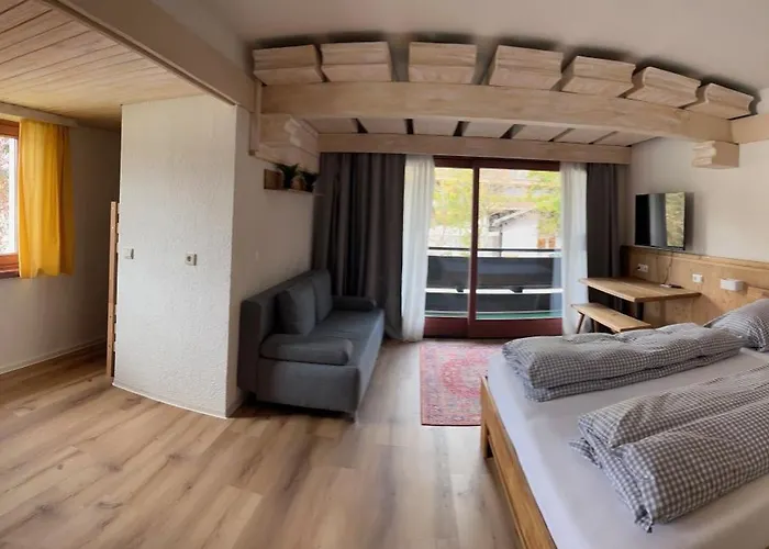 Bed & Breakfast In Seefeld 3*